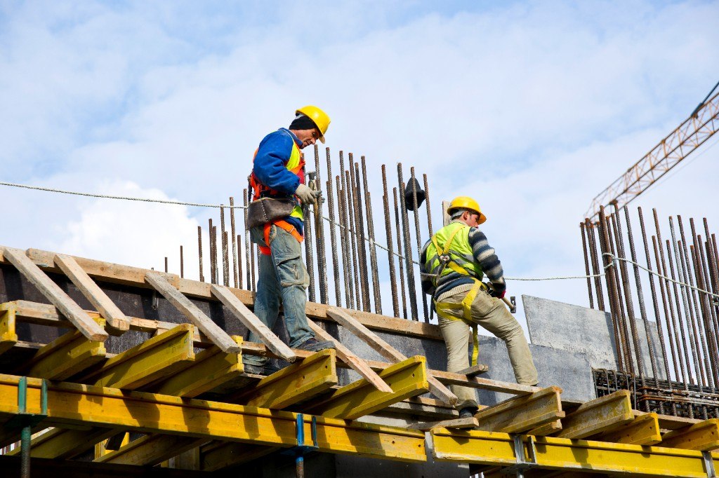 Équipe sur chantier — coordination des corps de métier