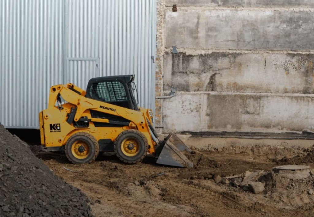 Engin compact sur chantier — conseil entreprises BTP